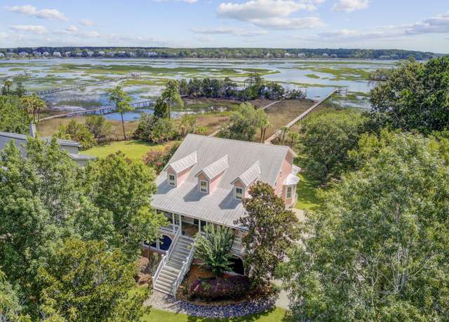 Property at 470 Commonwealth Rd, Mount Pleasant, SC 29466, 4 beds, 3.5 baths