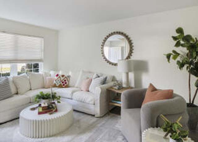Property at 519 Parkdale Dr Unit J, Charleston, SC 29414, 2 beds, 1.5 baths