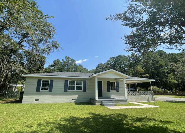 Property at 902 Poplar St, Walterboro, SC 29488, 3 beds, 3 baths