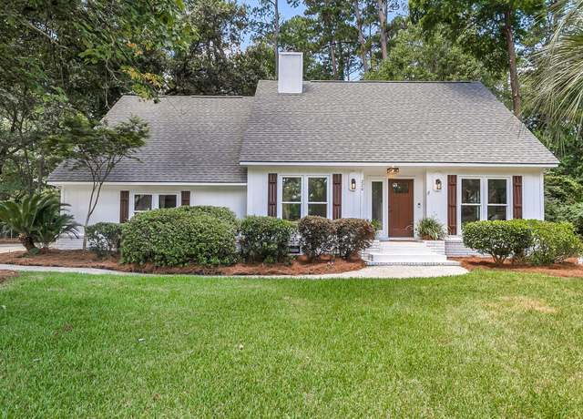 Property at 220 Runnymede Ln, Summerville, SC 29485, 3 beds, 2.5 baths