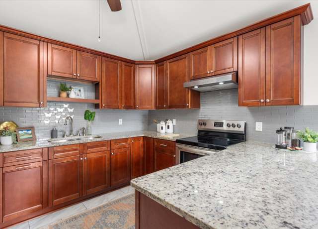 Property at 422 Jean Wells Dr, Goose Creek, SC 29445, 5 beds, 2.5 baths