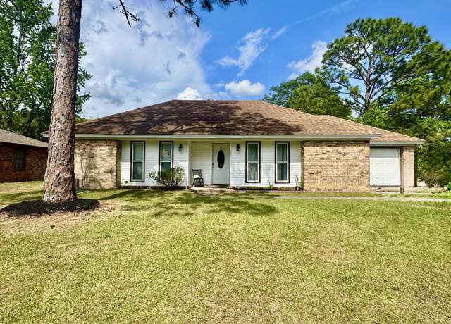Property at 207 Longstreet St, Summerville, SC 29486, 3 beds, 2 baths