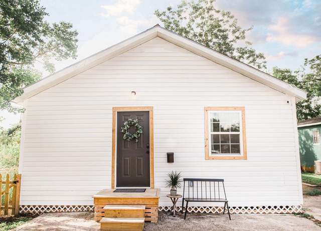Property at 2157 Jeff St, North Charleston, SC 29405, 3 beds, 2 baths