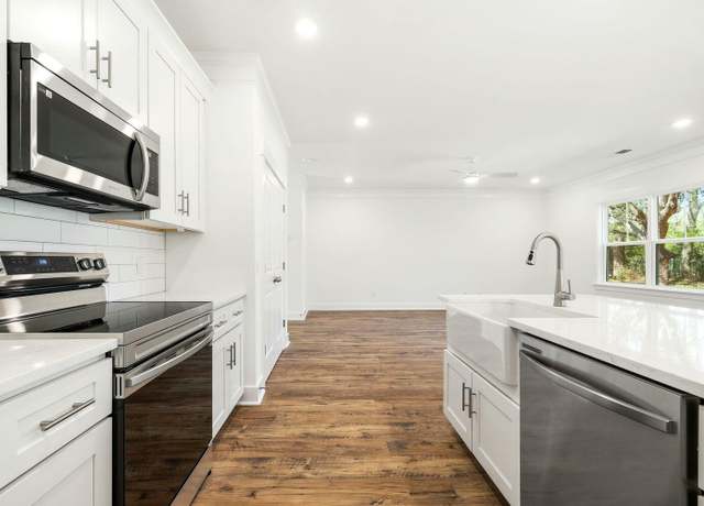 Property at 1630 Balsam St, Charleston, SC 29407, 4 beds, 2.5 baths