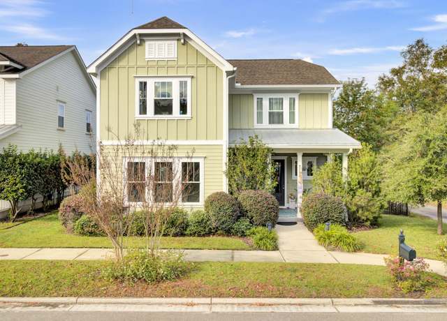 Property at 211 Ilderton St, Summerville, SC 29483, 4 beds, 2.5 baths