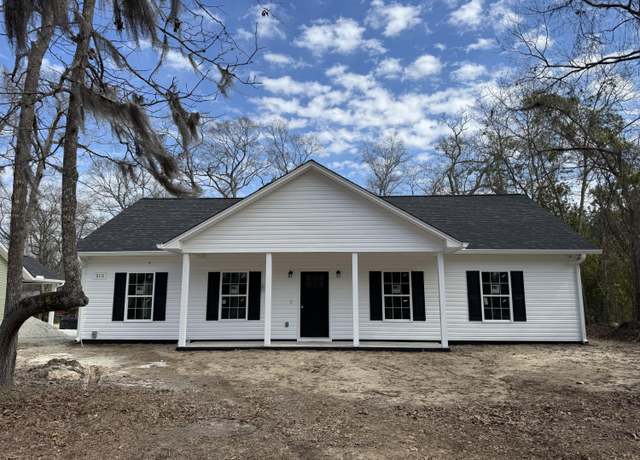 Property at 215 Middleton St, Eutawville, SC 29048, 3 beds, 2 baths