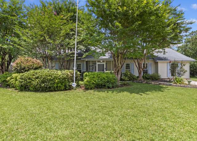 Property at 604 Longstreet St, Summerville, SC 29486, 3 beds, 2 baths