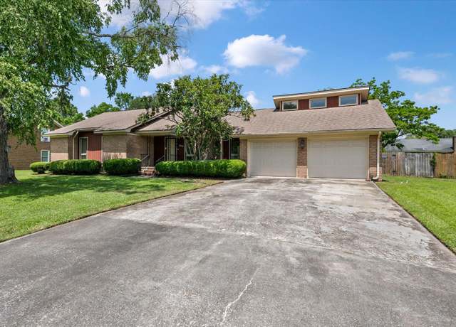 Property at 2912 Doncaster Dr, Charleston, SC 29414, 3 beds, 2 baths