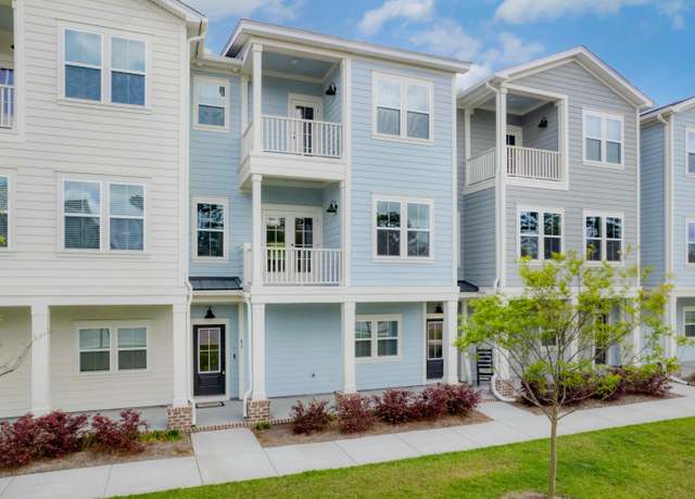 Property at 637 N Laurel St, Summerville, SC 29483, 4 beds, 3.5 baths