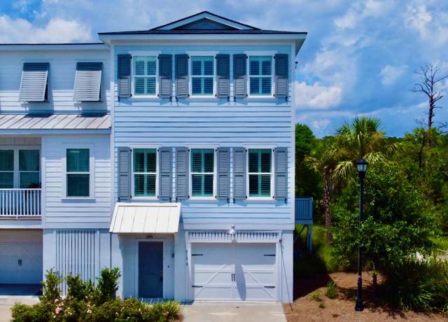 Property at 810 Kings Oak Ct #8, Charleston, SC 29492, 3 beds, 2.5 baths