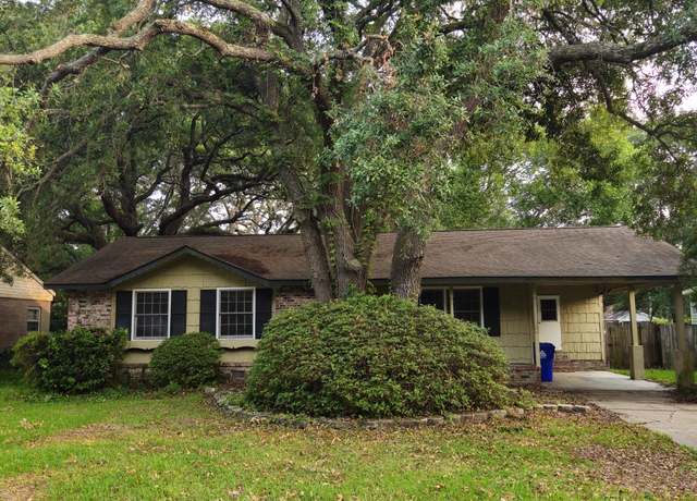 Property at 1601 Westmoreland Ave, Charleston, SC 29412, 3 beds, 1.5 baths
