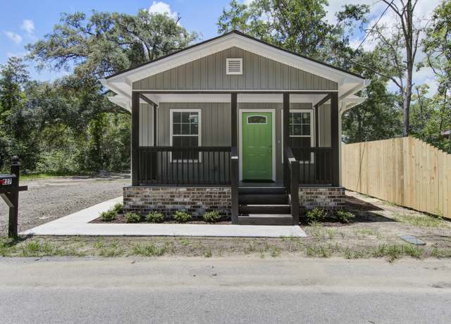 Property at 227 Grace St, Walterboro, SC 29488, 3 beds, 2 baths