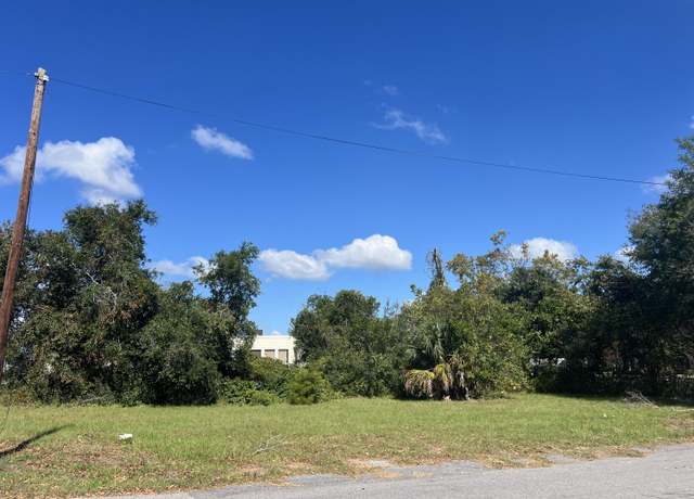 Property at 1 E Elm St, Hampton, SC 29924
