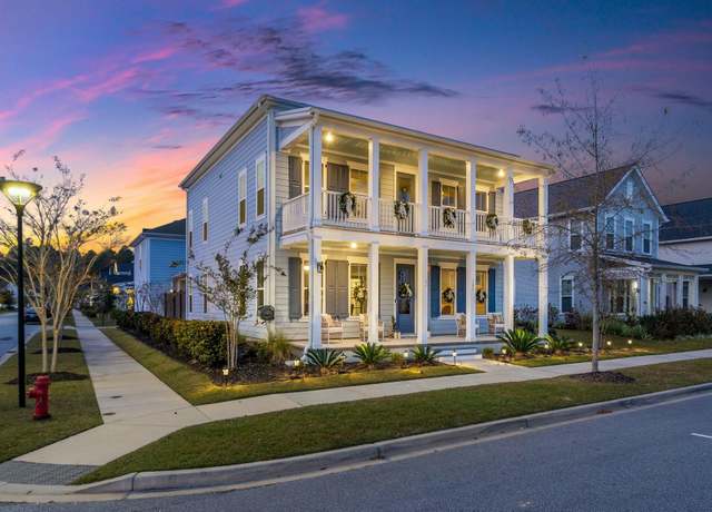Property at 282 Great Lawn Dr, Summerville, SC 29486, 5 beds, 3.5 baths