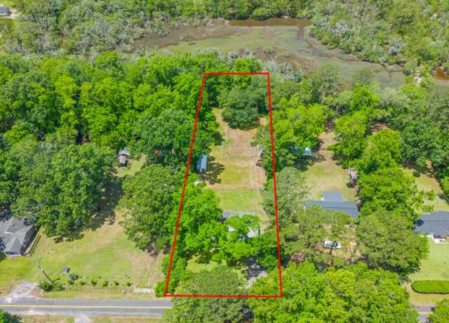 Property at 7239 Commodore Rd, Hollywood, SC 29449, 4 beds, 2 baths
