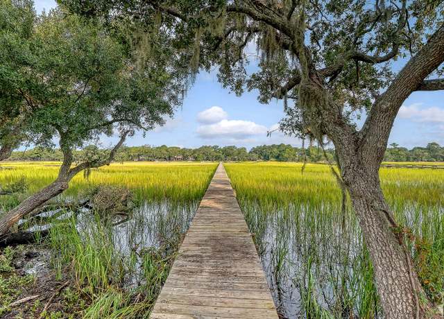 Property at 932 N Shem Dr, Mount Pleasant, SC 29464, 4 beds, 3 baths