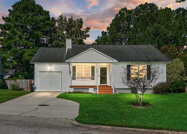 Property at 522 Dolphin Dr, Summerville, SC 29485, 3 beds, 2 baths