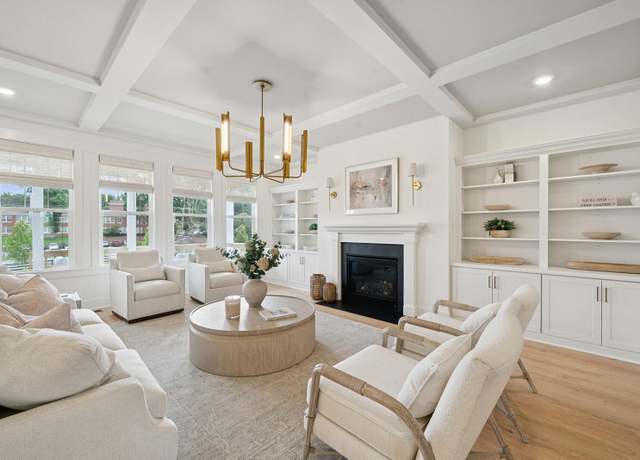 Property at 147 Seaton St, Summerville, SC 29486, 5 beds, 4.5 baths