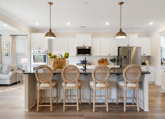 Property at 147 Seaton St, Summerville, SC 29486, 5 beds, 4.5 baths