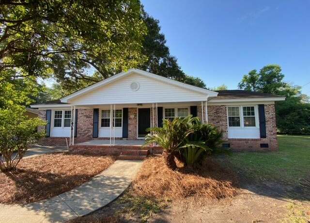 Property at 121 Camelot Dr, Goose Creek, SC 29445, 3 beds, 2 baths