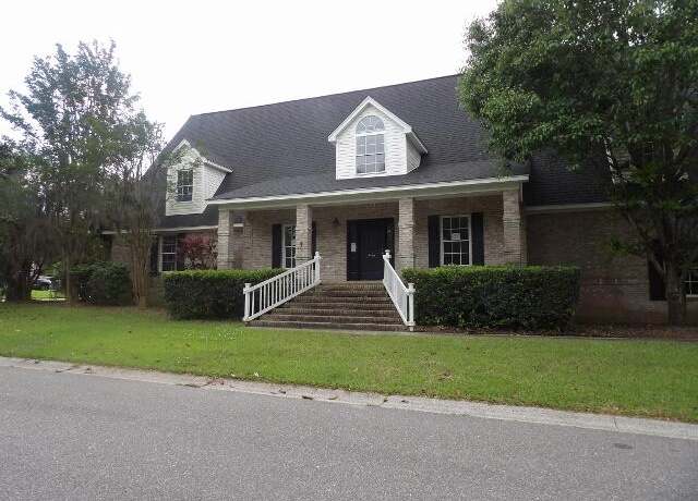 Property at 301 Archibald Dr, Goose Creek, SC 29445, 4 beds, 3 baths