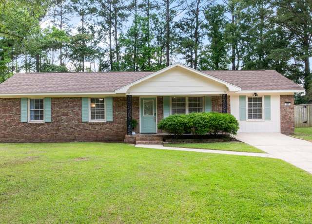 Property at 305 Forest Cir, Summerville, SC 29483, 3 beds, 2 baths