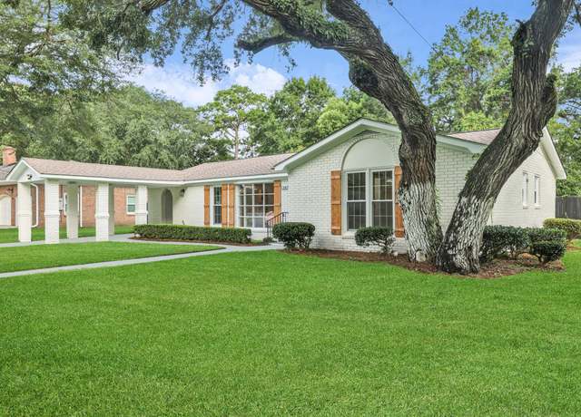 Property at 1387 W Lenevar Dr, Charleston, SC 29407, 5 beds, 3 baths