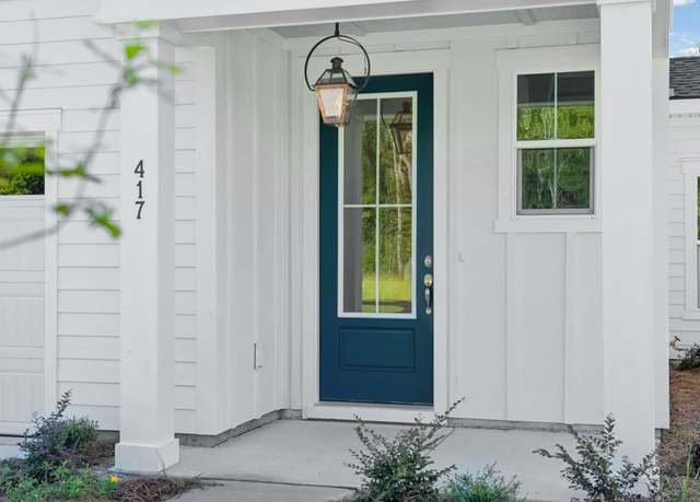 Property at 427 Queenview Ln, Charleston, SC 29414, 3 beds, 2.5 baths