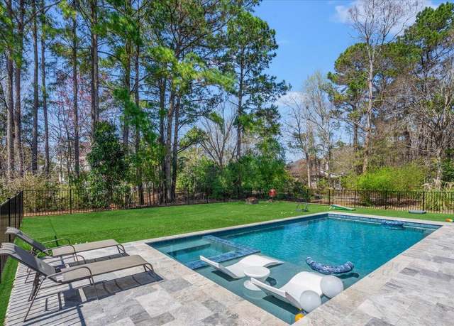 Property at 2900 Colonnade Dr, Mount Pleasant, SC 29466, 4 beds, 2.5 baths