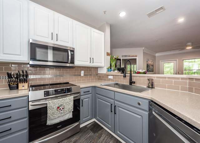Property at 1121 Basildon Rd, Mount Pleasant, SC 29466, 2 beds, 2 baths