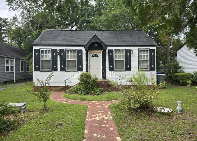 Property at 257 W Poplar St, Charleston, SC 29403, 3 beds, 1 bath