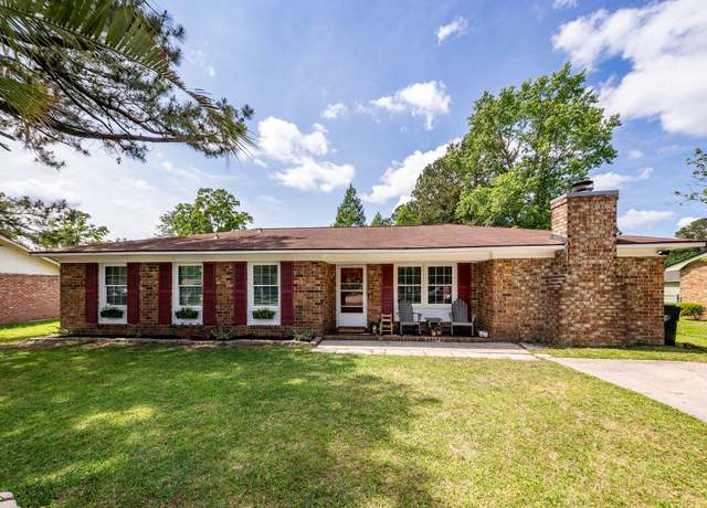 Property at 104 Clover St, Summerville, SC 29483, 4 beds, 1.5 baths