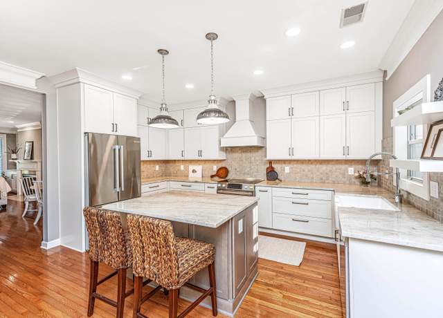 Property at 136 Fair Sailing Rd, Mount Pleasant, SC 29466, 2 beds, 2.5 baths