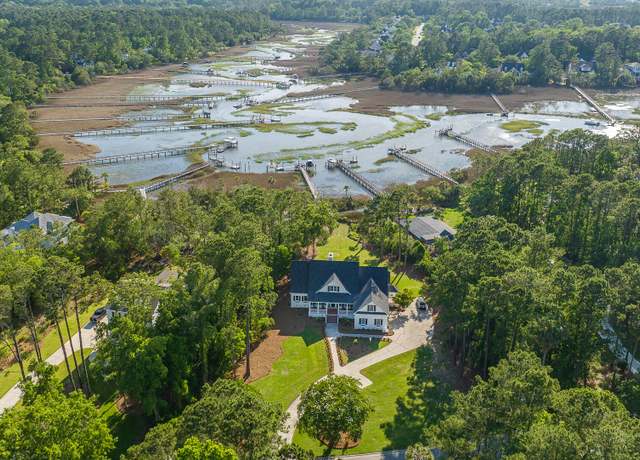 Property at 3130 Pignatelli Cres, Mount Pleasant, SC 29466, 5 beds, 3.5 baths