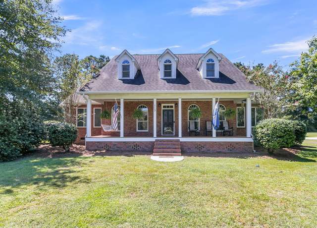 Property at 113 Sommett Blvd, Summerville, SC 29483, 4 beds, 3.5 baths
