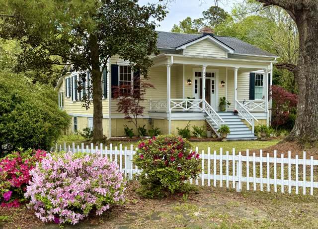 Property at 207 S Gum St, Summerville, SC 29483, 4 beds, 3 baths