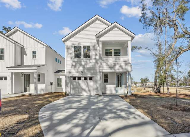 Property at 429 Queenview Ln, Charleston, SC 29414, 3 beds, 2.5 baths