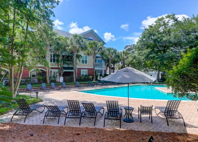 Property at 300 Bucksley Ln #104, Charleston, SC 29492, 1 bed, 1 bath