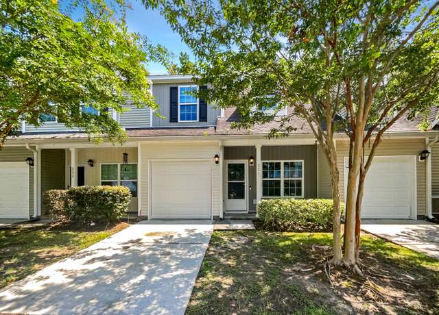 Property at 251 Jackson St, Goose Creek, SC 29445, 4 beds, 2.5 baths