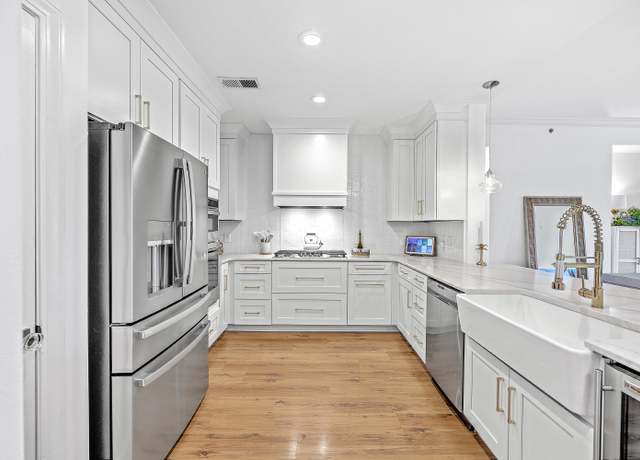 Property at 125 Pier View St #401, Charleston, SC 29492, 3 beds, 2 baths