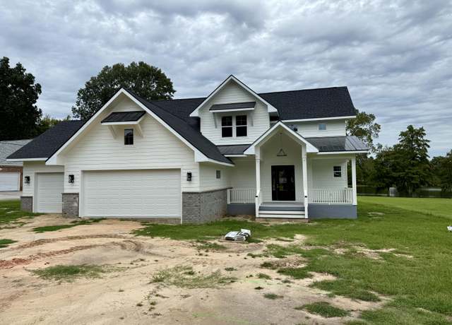 Property at 256 Plantation Dr, Manning, SC 29102, 4 beds, 4 baths