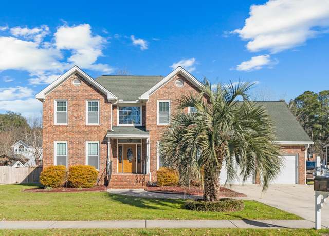 Property at 406 King Charles Cir, Summerville, SC 29485, 4 beds, 2.5 baths