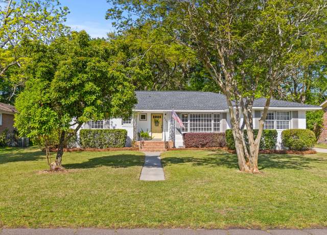 Property at 405 Cross St, Charleston, SC 29407, 4 beds, 3 baths