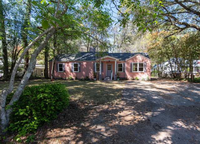 Property at 708 S Laurel St, Summerville, SC 29483, 3 beds, 2 baths