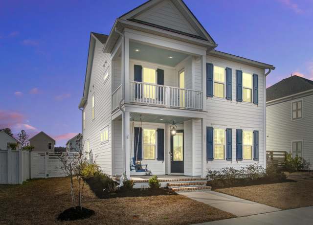 Property at 645 Blueway Ave, Summerville, SC 29486, 3 beds, 2.5 baths