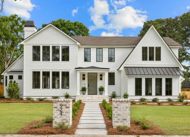 Property at 924 Trowman Ln, Mount Pleasant, SC 29464, 4 beds, 4.5 baths