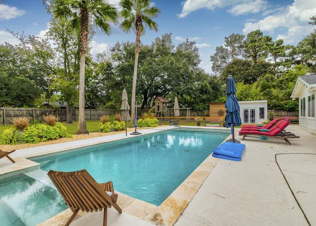 Property at 902 Mikell Dr, Charleston, SC 29412, 4 beds, 3.5 baths