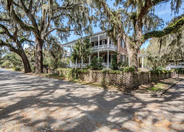 Property at 604 Pinckney St, Beaufort, SC 29902, 4 beds, 2.5 baths