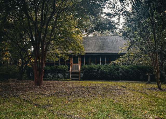 Property at 1509 W Palmetto Fort Dr, Mount Pleasant, SC 29466, 4 beds, 2 baths
