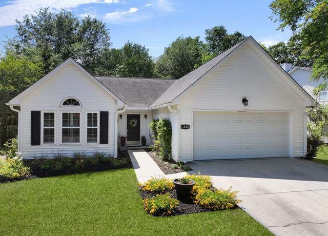 Property at 1048 Wayfarer Ln, Charleston, SC 29412, 3 beds, 2 baths